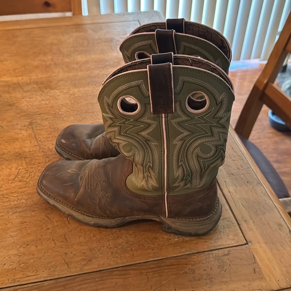 9.5M Durango Boots - used